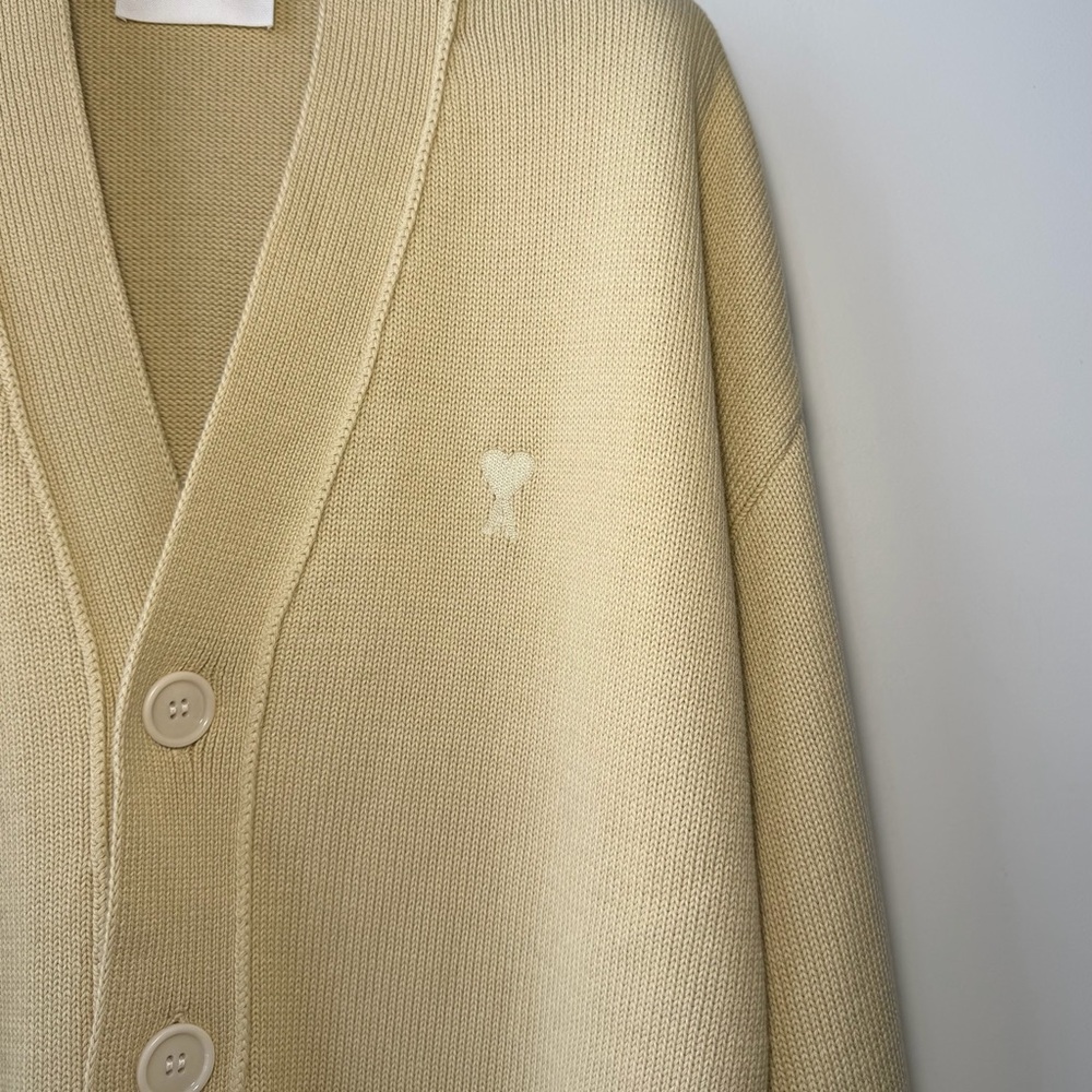 AMI Paris Men's
Tonal Heart
Cardigan in Cream - Picture 3 of 11